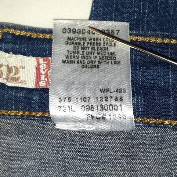 Levi's 512 Perfectly‎ Slimming Boot Cut Jeans Size 24 WM - Picture 7 of 10